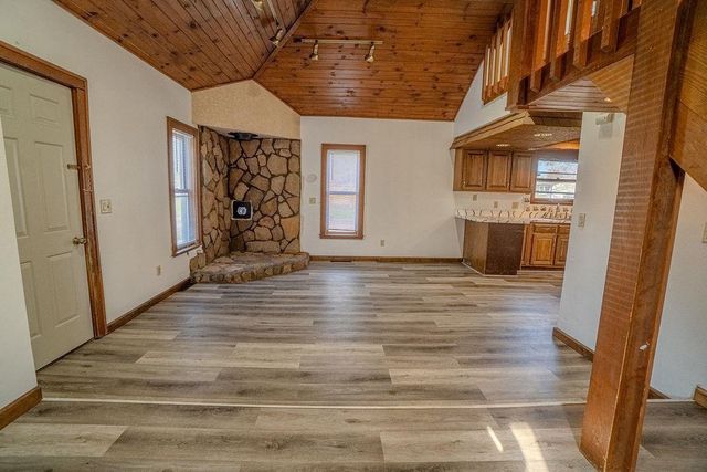 527 Badger Drive, Baraboo, WI 53913