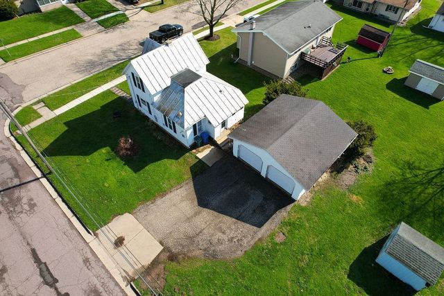 527 Badger Drive, Baraboo, WI 53913