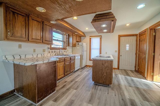 527 Badger Drive, Baraboo, WI 53913
