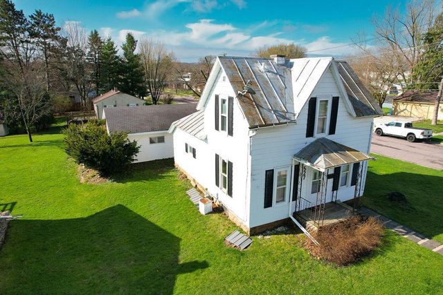 527 Badger Drive, Baraboo, WI 53913