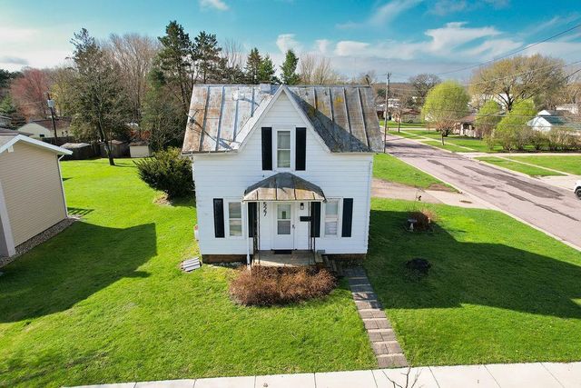 527 Badger Drive, Baraboo, WI 53913