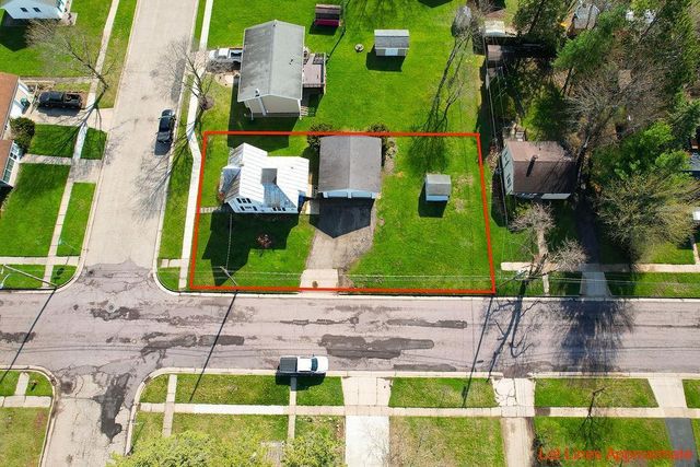 527 Badger Drive, Baraboo, WI 53913