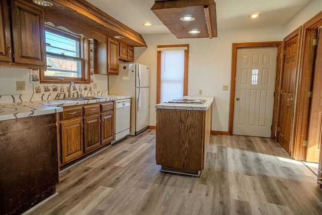 527 Badger Drive, Baraboo, WI 53913