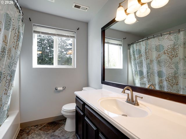 203 Sw 3RD Ave, Battle Ground, WA 98604