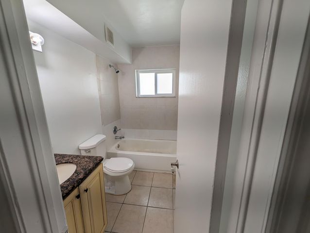 817 Lighthouse Drive Apt B, North Palm Beach, FL 33408
