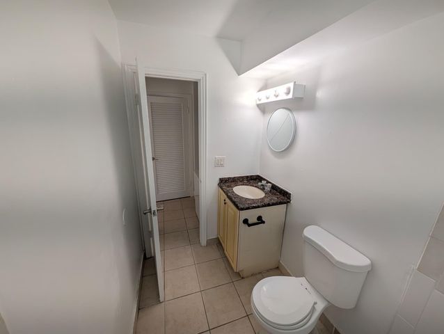 817 Lighthouse Drive Apt B, North Palm Beach, FL 33408