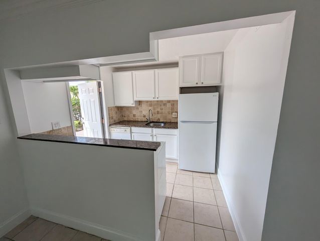 817 Lighthouse Drive Apt B, North Palm Beach, FL 33408