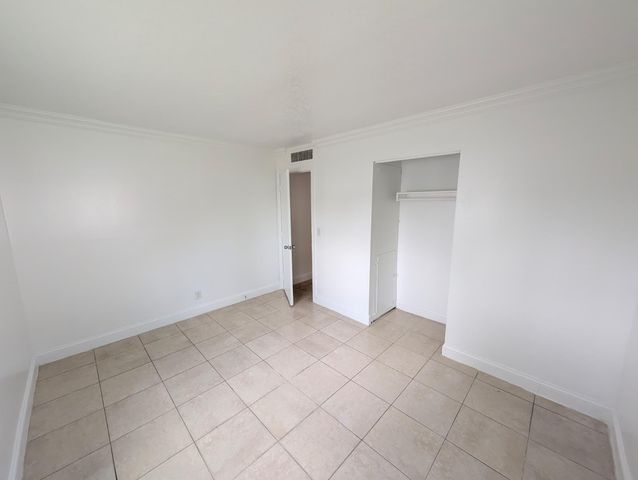 817 Lighthouse Drive Apt B, North Palm Beach, FL 33408