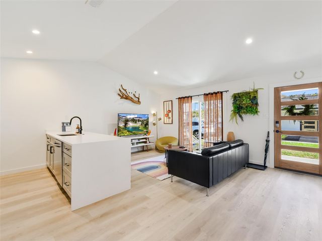 1219 Hollow Creek DR 1, Austin, TX 78704