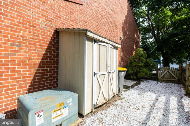 4804 HOGAN DR, Wilmington, DE 19808