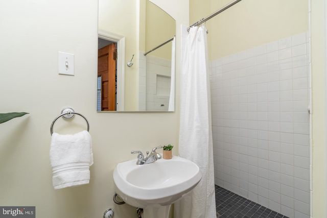 511 INDEPENDENCE AVE SE, Washington, DC 20003