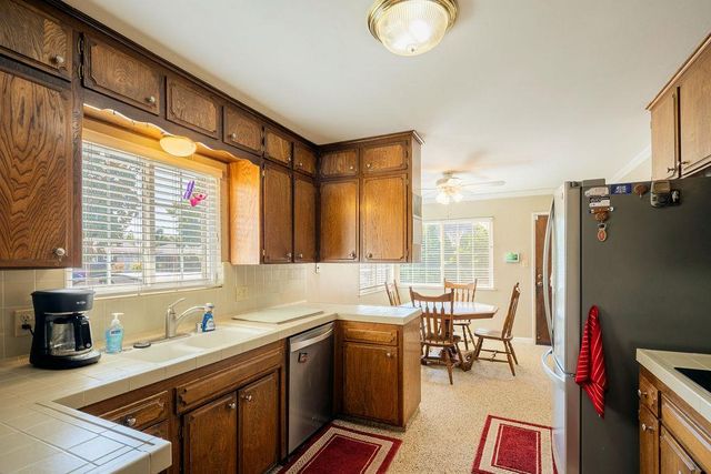 6085 N 10th Street, Fresno, CA 93710