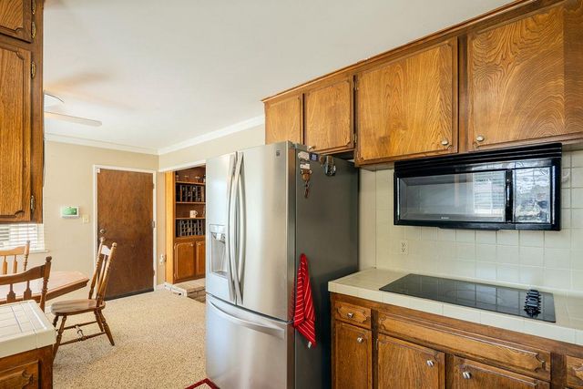 6085 N 10th Street, Fresno, CA 93710