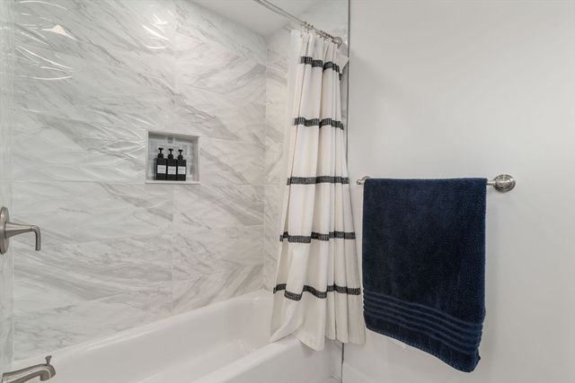 6 Ash St, Natick, MA 01760