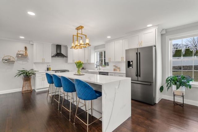 6 Ash St, Natick, MA 01760