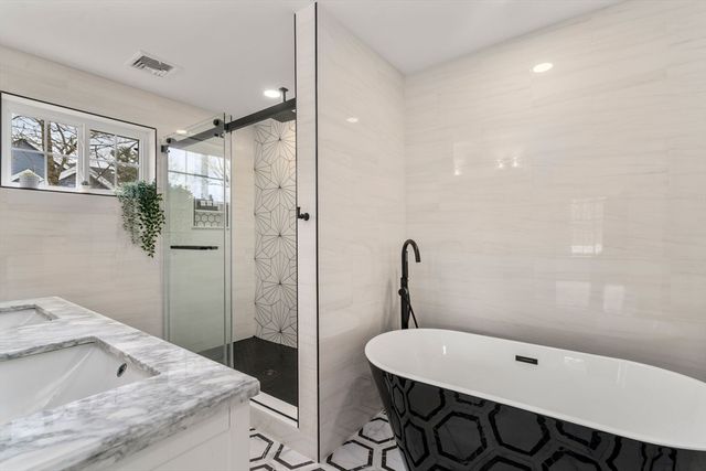 6 Ash St, Natick, MA 01760