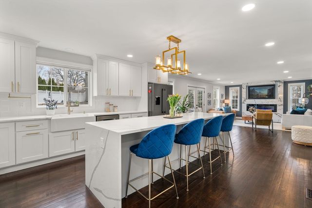 6 Ash St, Natick, MA 01760