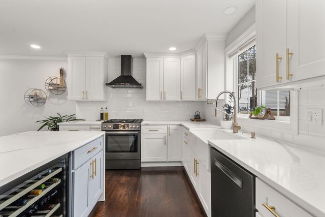 6 Ash St, Natick, MA 01760