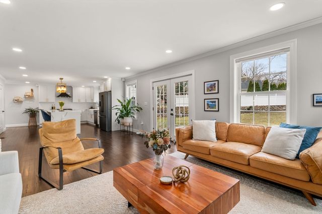 6 Ash St, Natick, MA 01760