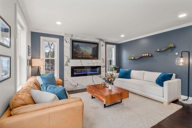 6 Ash St, Natick, MA 01760