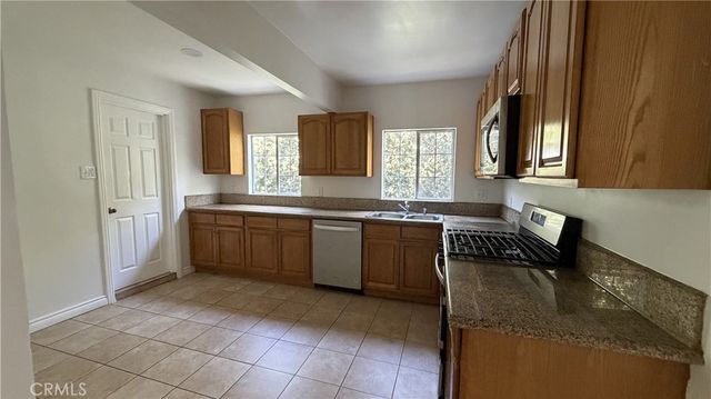 2211 S Sycamore, Los Angeles, CA 90016