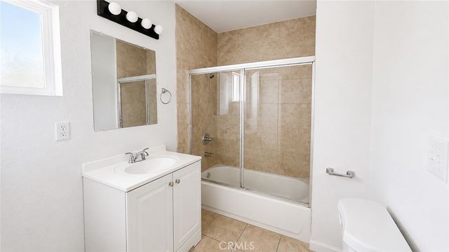 2211 S Sycamore, Los Angeles, CA 90016