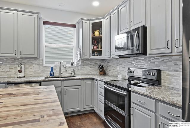 1408 N 209th Avenue, Elkhorn, NE 68022