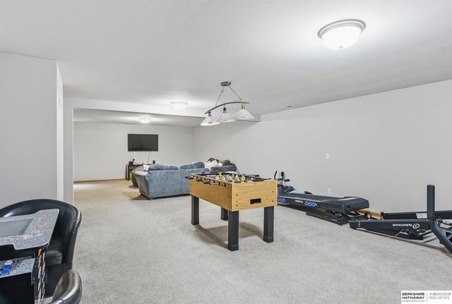 1408 N 209th Avenue, Elkhorn, NE 68022