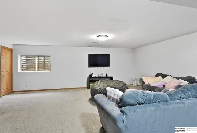 1408 N 209th Avenue, Elkhorn, NE 68022