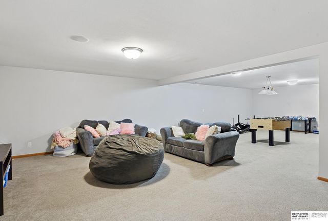 1408 N 209th Avenue, Elkhorn, NE 68022