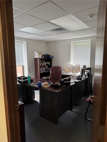 109 Mcknight Park Dr, Ross Twp, PA 15237