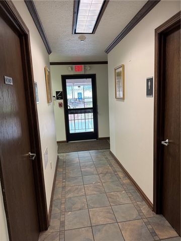 109 Mcknight Park Dr, Ross Twp, PA 15237