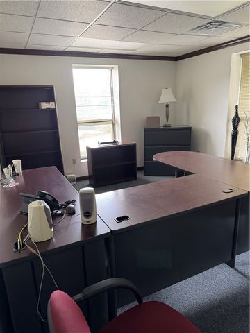 109 Mcknight Park Dr, Ross Twp, PA 15237