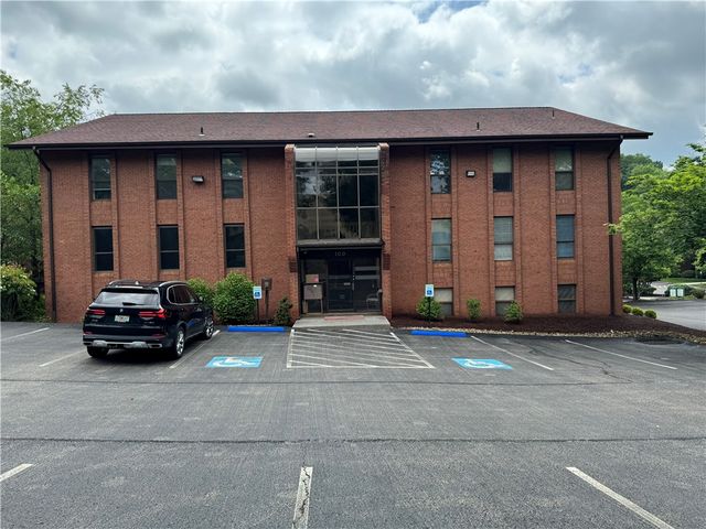 109 Mcknight Park Dr, Ross Twp, PA 15237