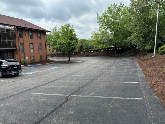 109 Mcknight Park Dr, Ross Twp, PA 15237