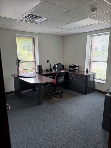 109 Mcknight Park Dr, Ross Twp, PA 15237