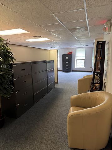 109 Mcknight Park Dr, Ross Twp, PA 15237