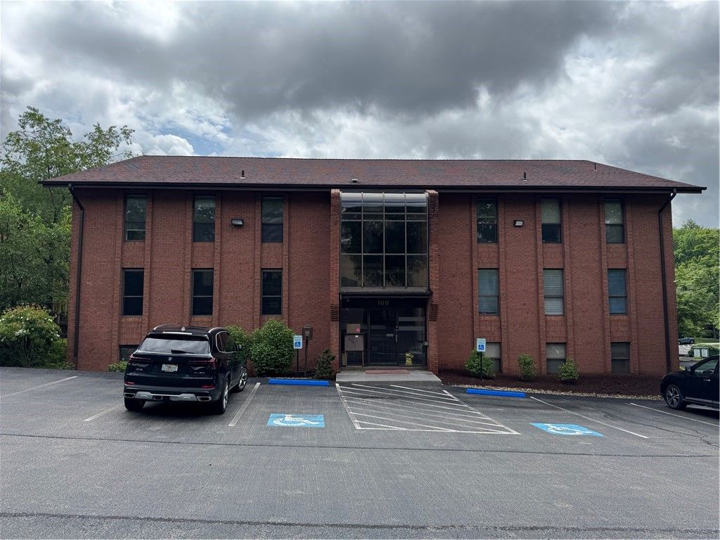 109 Mcknight Park Dr, Ross Twp, PA 15237