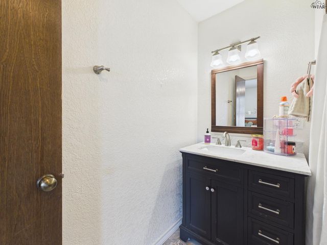 900 MOHAWK DRIVE, Burkburnett, TX 76354