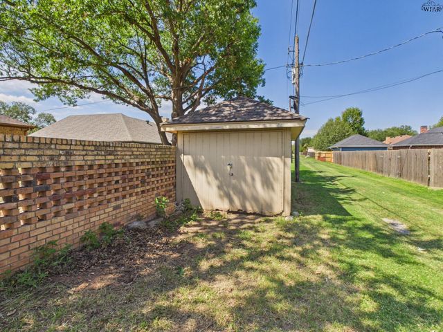 900 MOHAWK DRIVE, Burkburnett, TX 76354