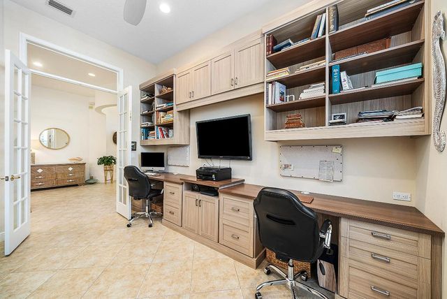 9666 Via Elegante, Wellington, FL 33411