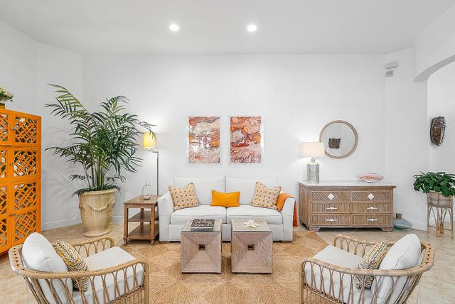 9666 Via Elegante, Wellington, FL 33411