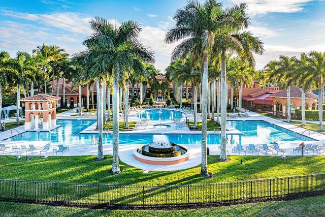 9666 Via Elegante, Wellington, FL 33411