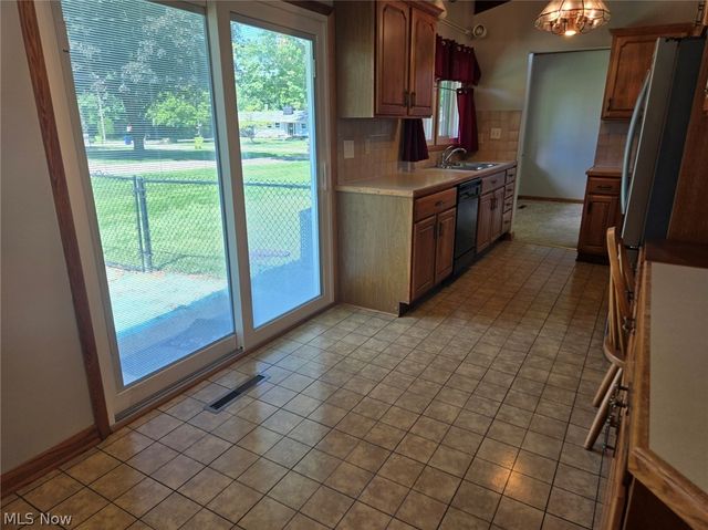 482 Fairwood Drive, Tallmadge, OH 44278