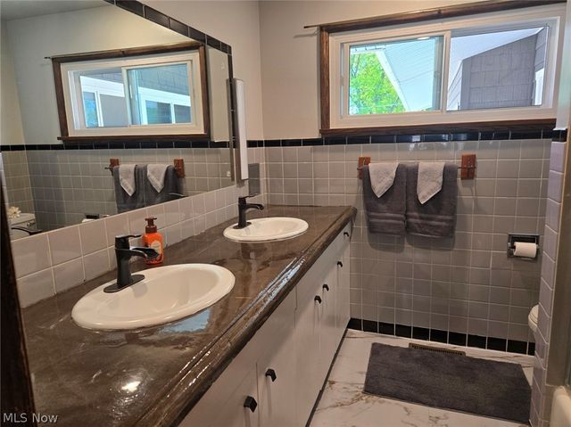 482 Fairwood Drive, Tallmadge, OH 44278