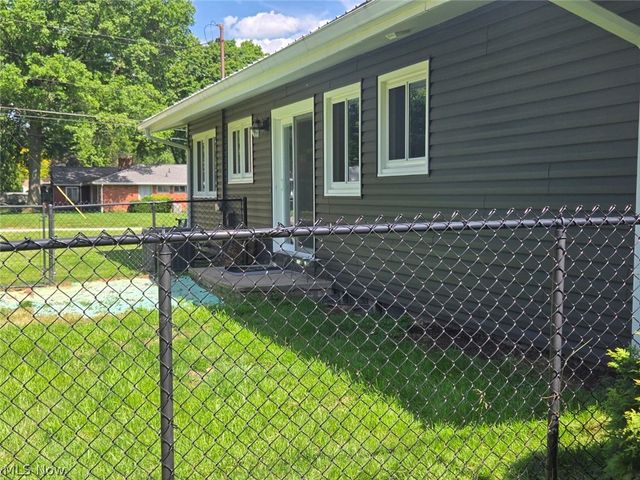 482 Fairwood Drive, Tallmadge, OH 44278