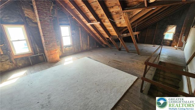28 East Walnut Street, Nazareth Boro, PA 18064