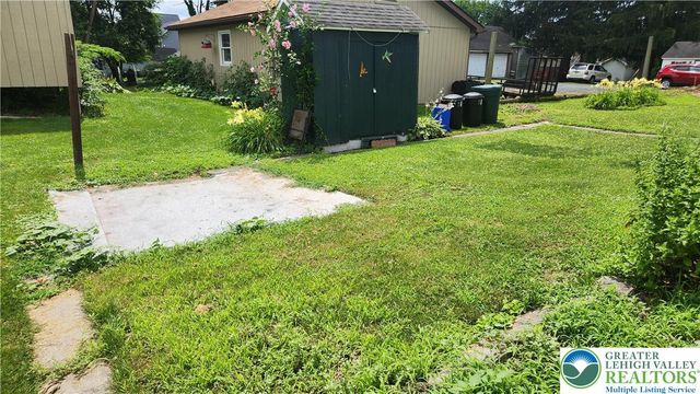 28 East Walnut Street, Nazareth Boro, PA 18064