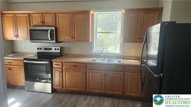 28 East Walnut Street, Nazareth Boro, PA 18064