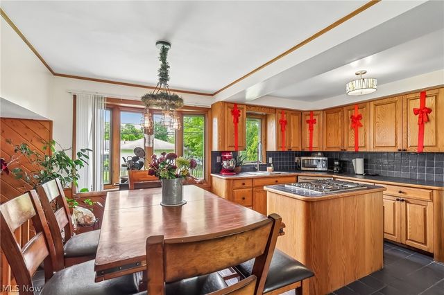 5420 Bluebell Drive, Lyndhurst, OH 44124